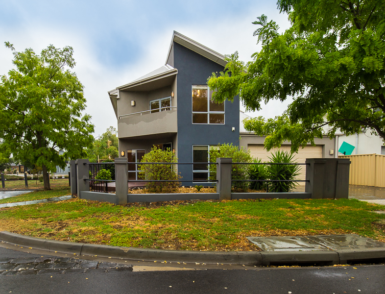 9 CATANI MEWS, CAROLINE SPRINGS, 3023