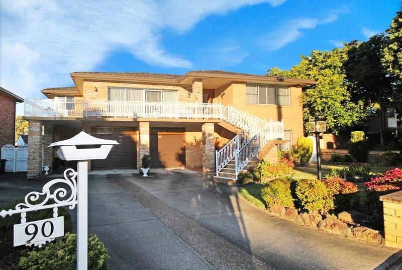 90 PORT HACKING ROAD, SYLVANIA, 2224