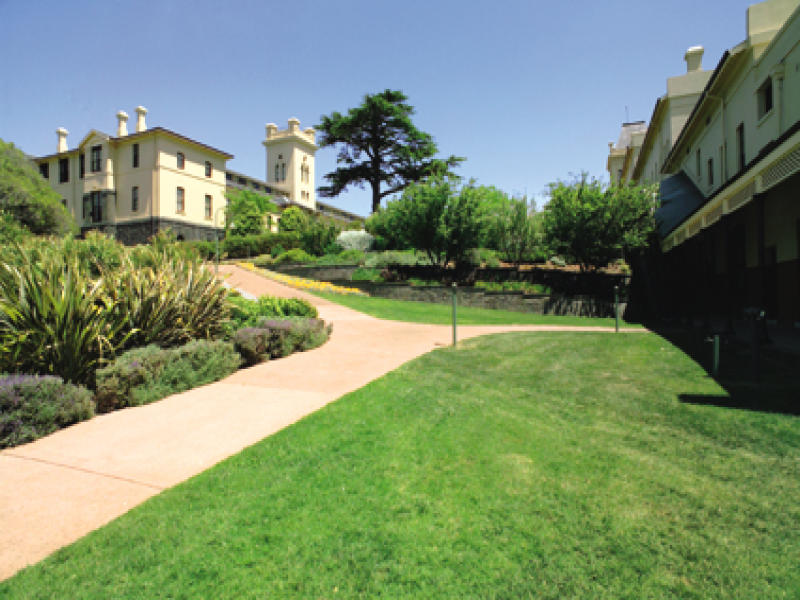 140 WILTSHIRE DRIVE, KEW, 3101