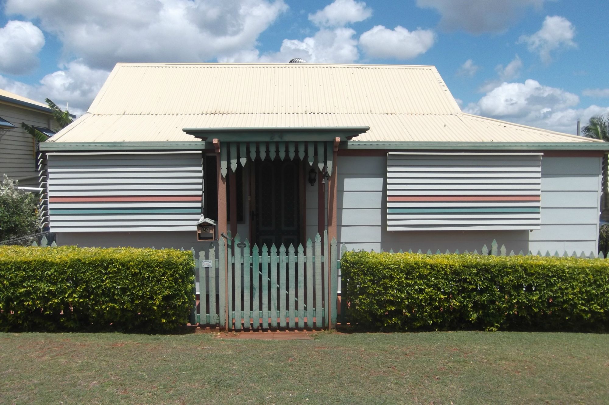24 RIDGWAY STREET, CHILDERS, 4660