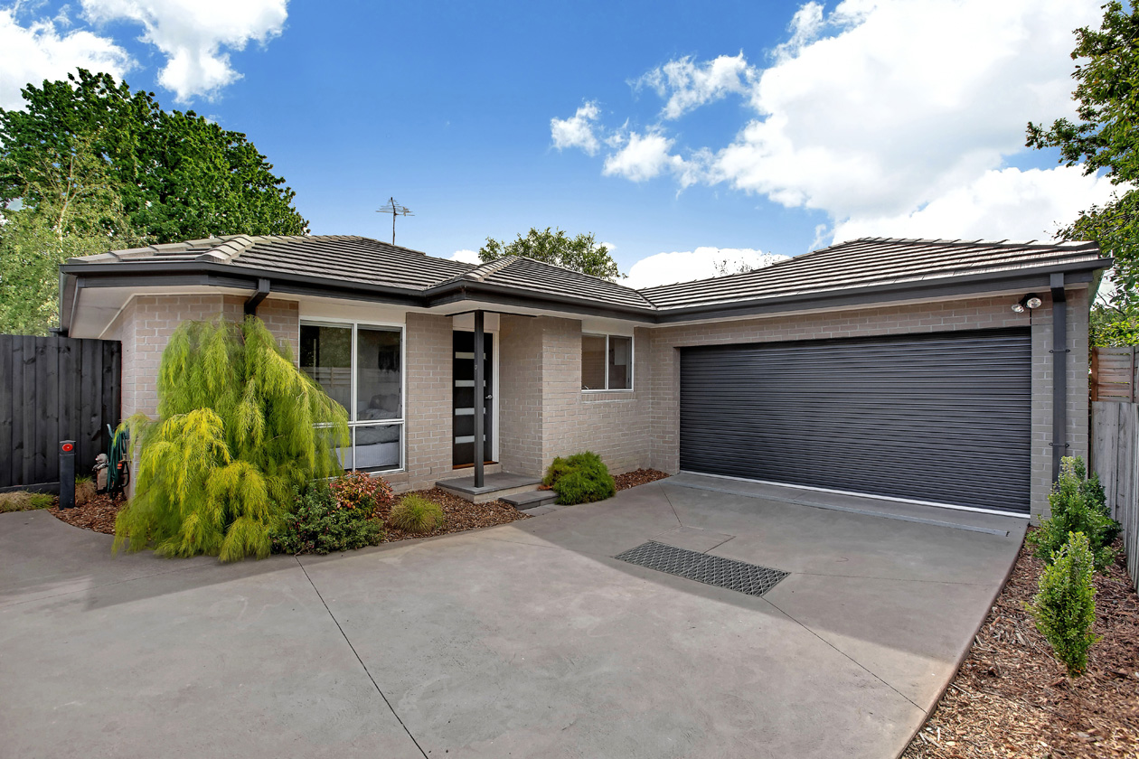 27 MORONEY STREET, BORONIA, 3155