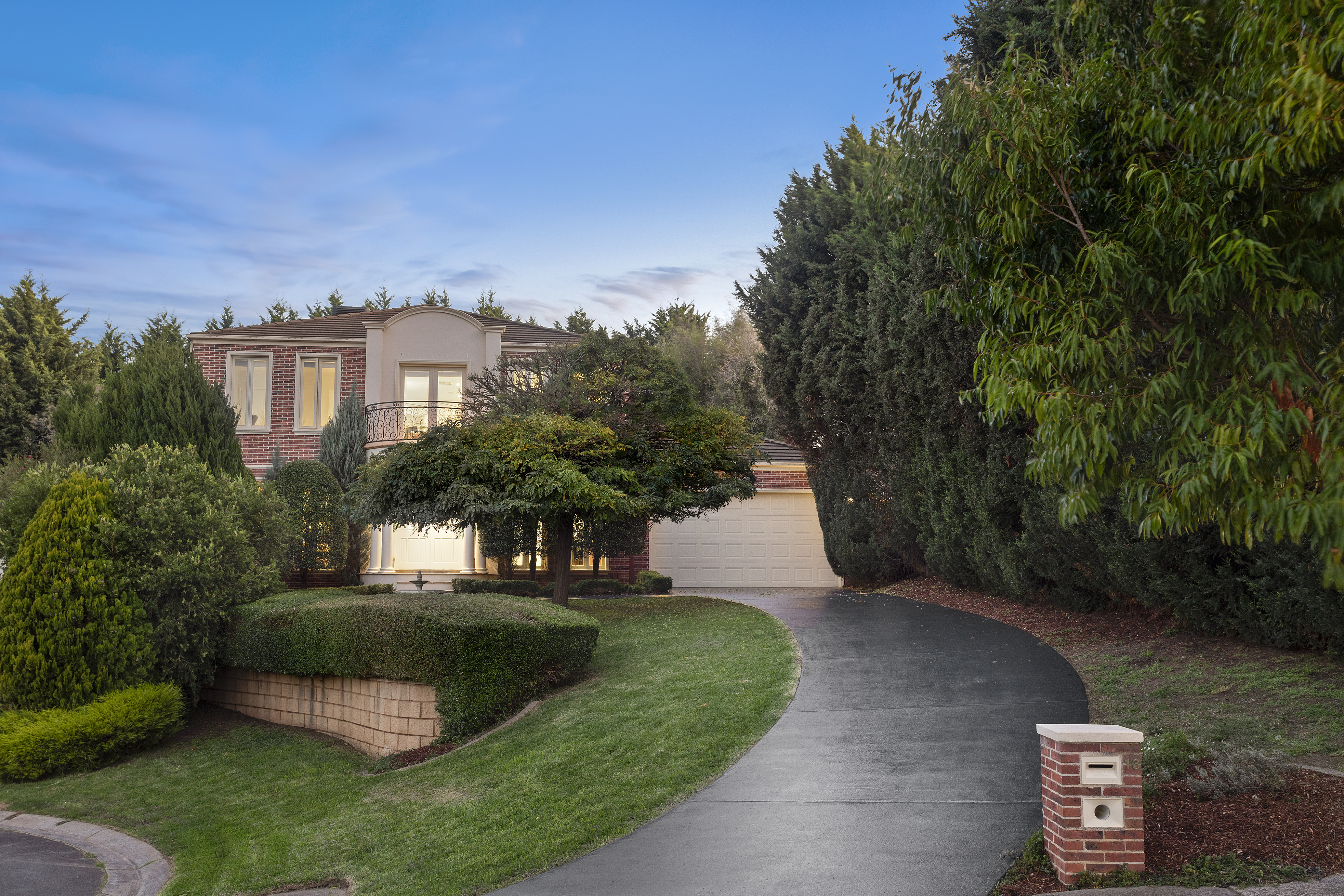 16 PARKVILLE PLACE, DONVALE, 3111