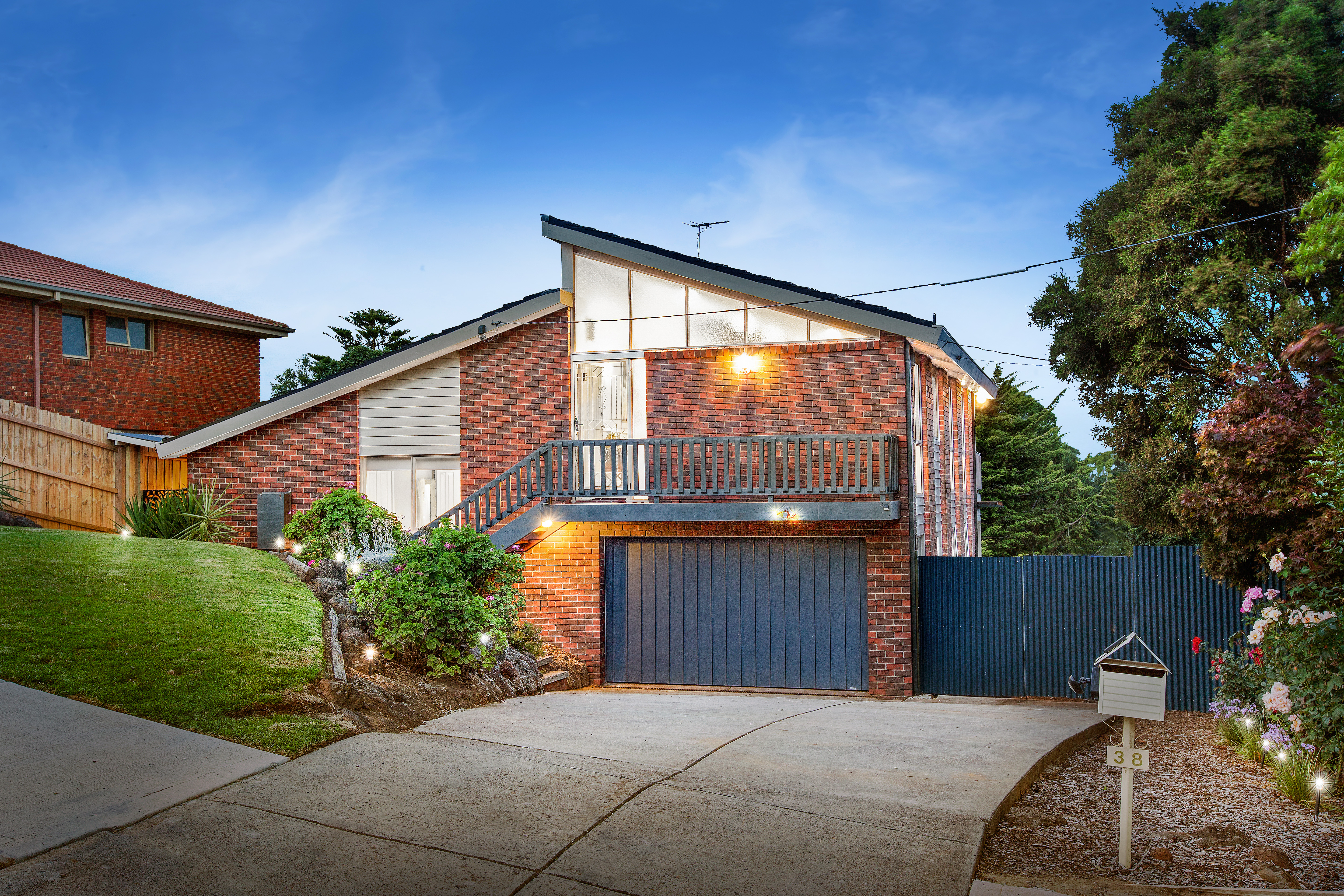 38 ROLLING HILLS ROAD, CHIRNSIDE PARK, 3116