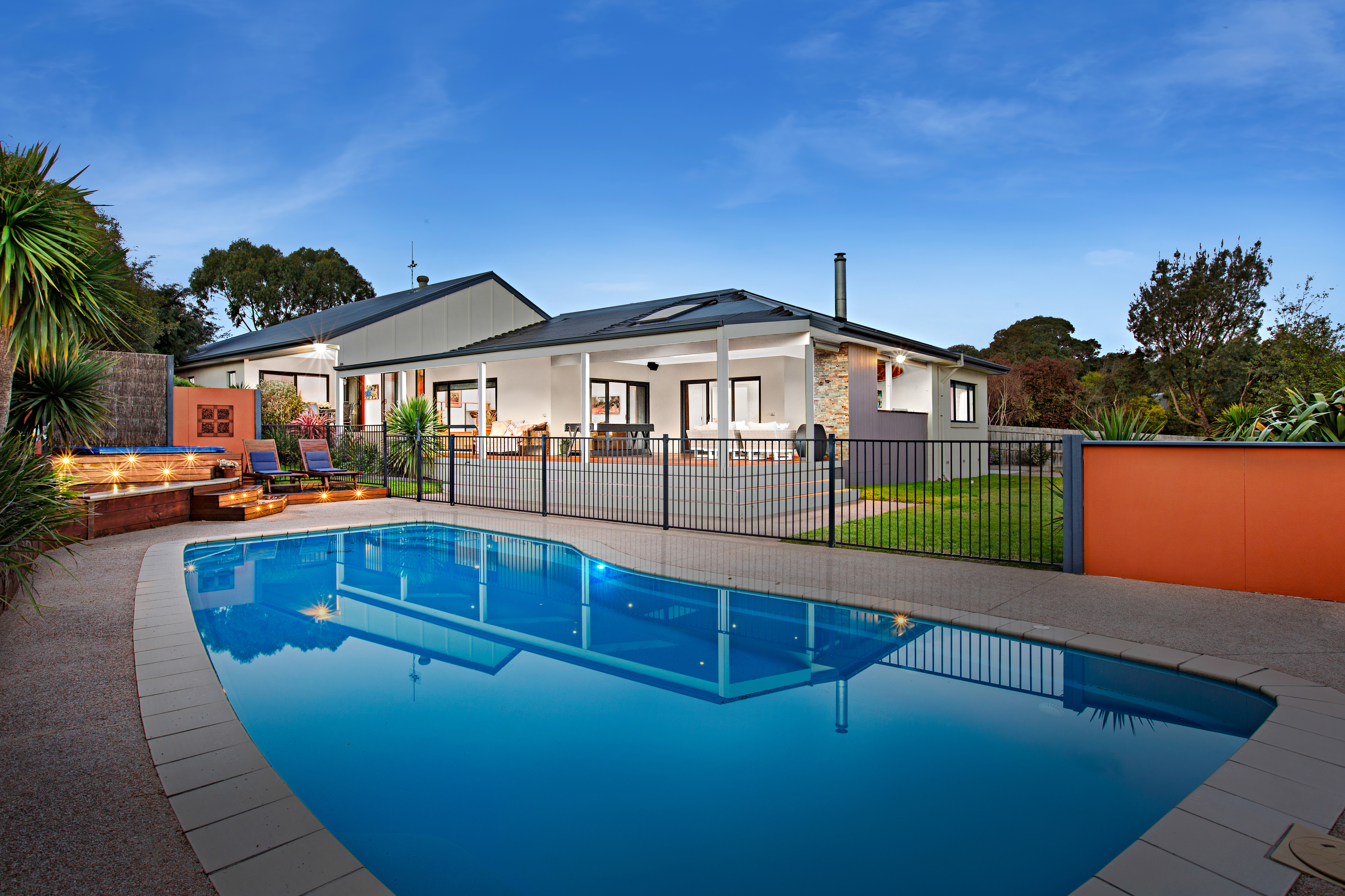 8 PEPPERMINT COURT, ROSEBUD, 3939