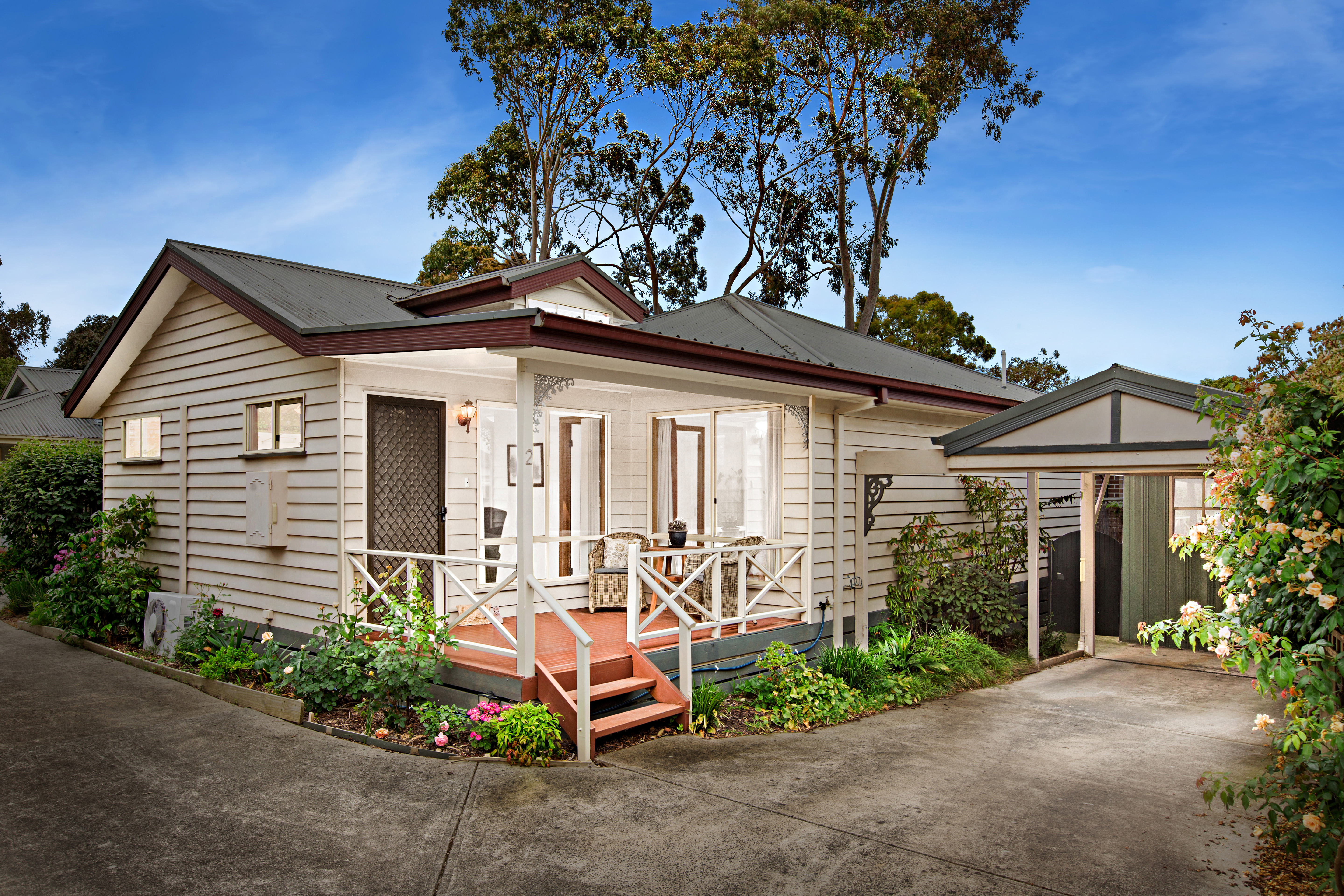 2/8 CLEMENT CRESCENT, CROYDON, 3136
