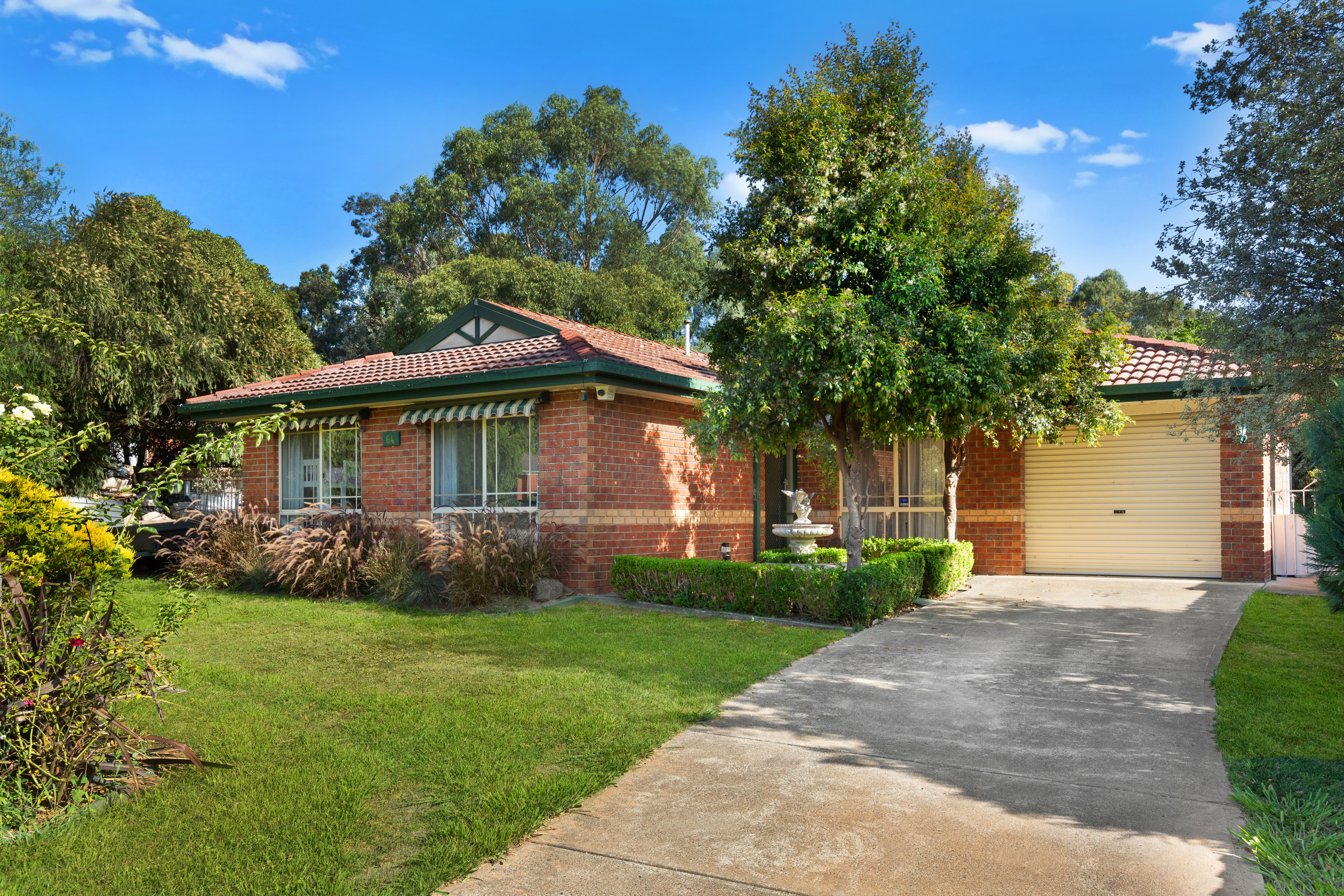 64 AUBURN ROAD, HEALESVILLE, 3777