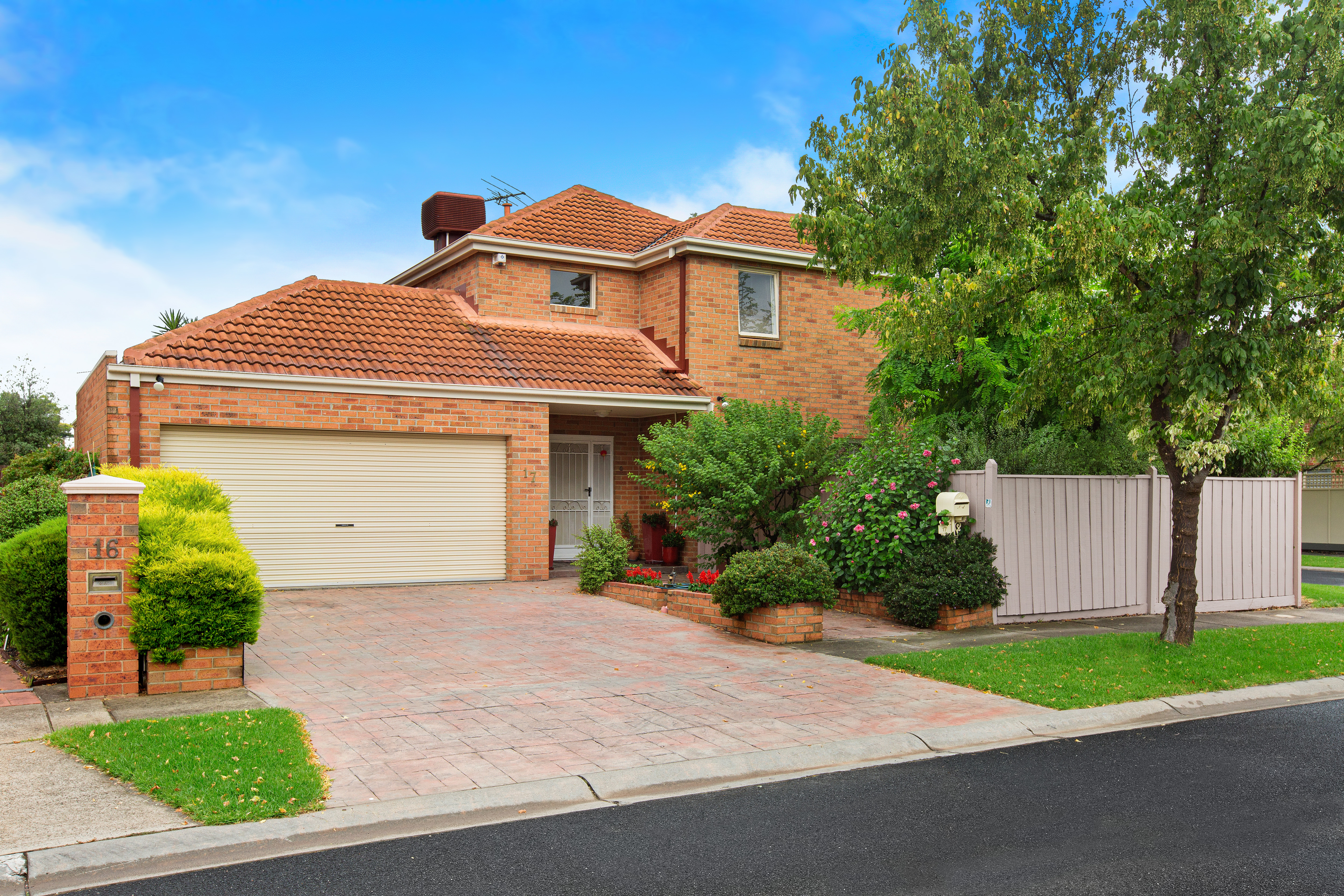 17 BIRRARRUNG COURT, BULLEEN, 3105