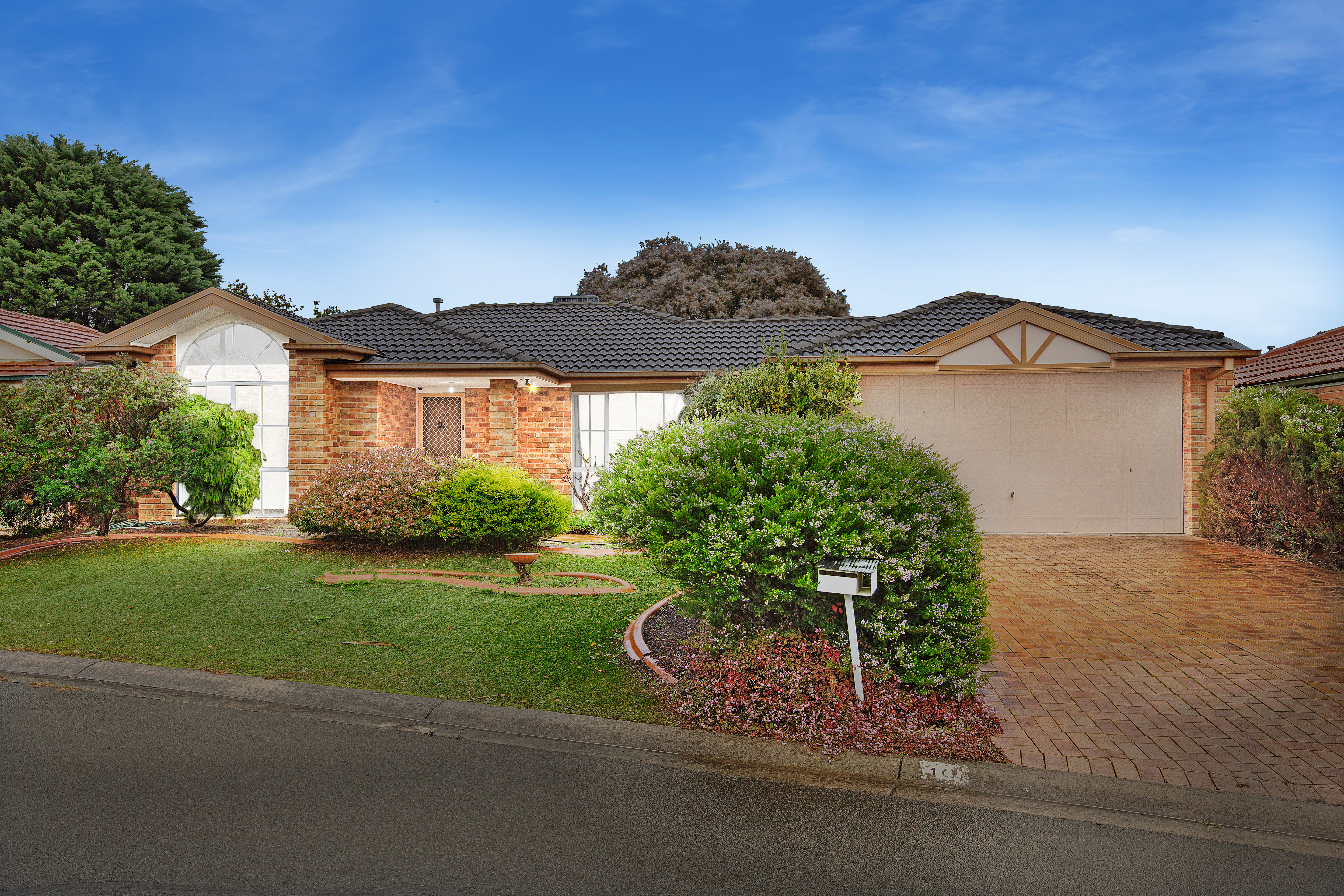 10 RAMBLE CRESCENT, CROYDON, 3136