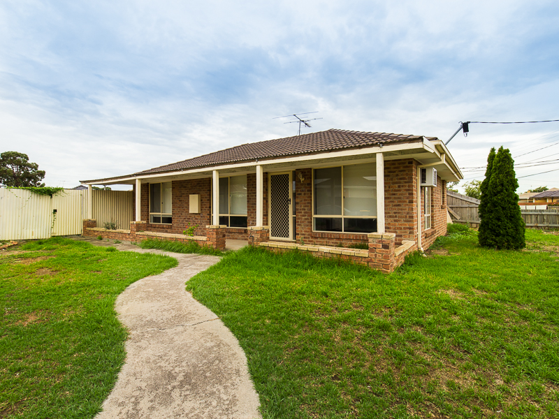 18 RUNCORN CRESCENT, DEER PARK, 3023