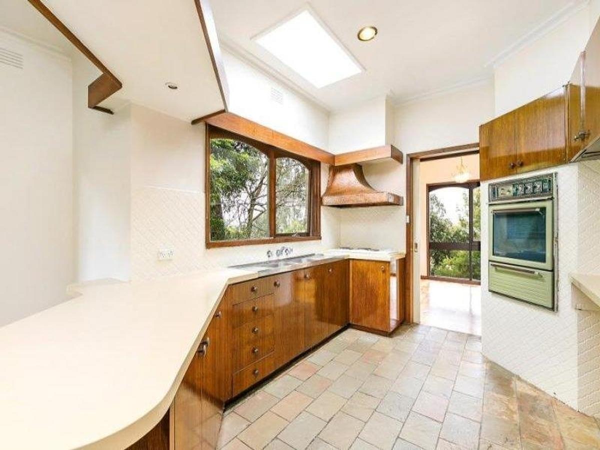 7 NEERA COURT, GLEN WAVERLEY, 3150