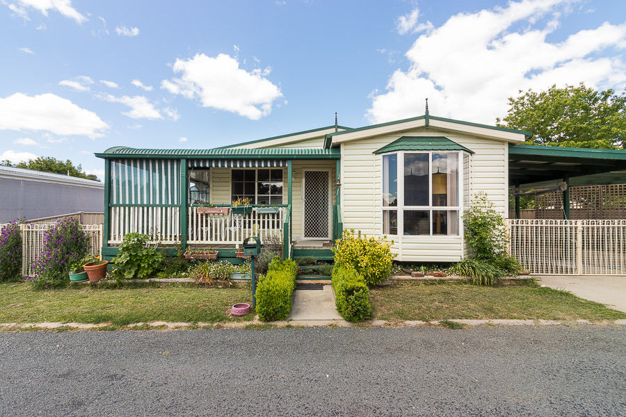 76 BANKSIA DRIVE, SYMONSTON, 2609