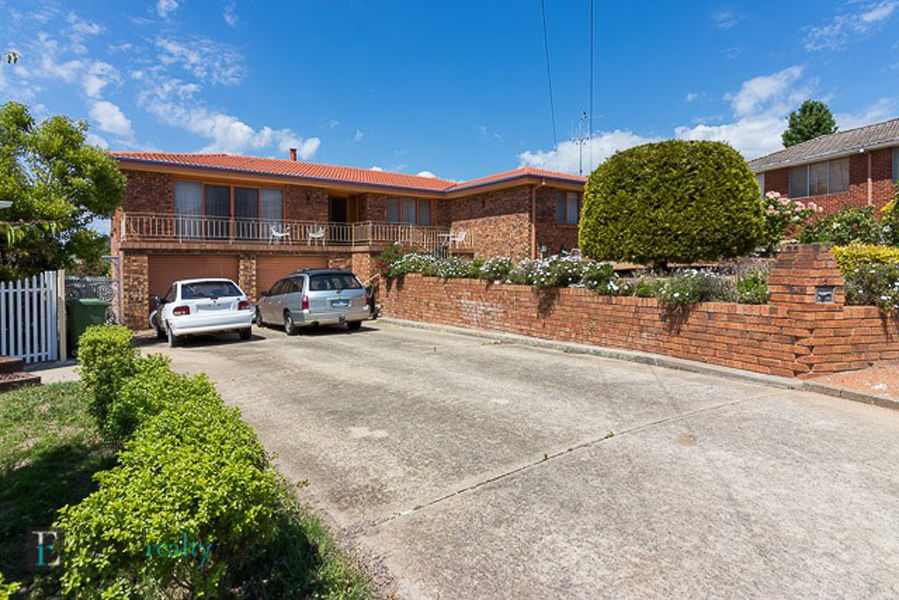 5 HOVEA PLACE, CRESTWOOD, 2620
