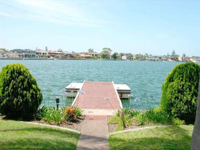 7 JAMES COOK ISLAND, SYLVANIA WATERS, 2224