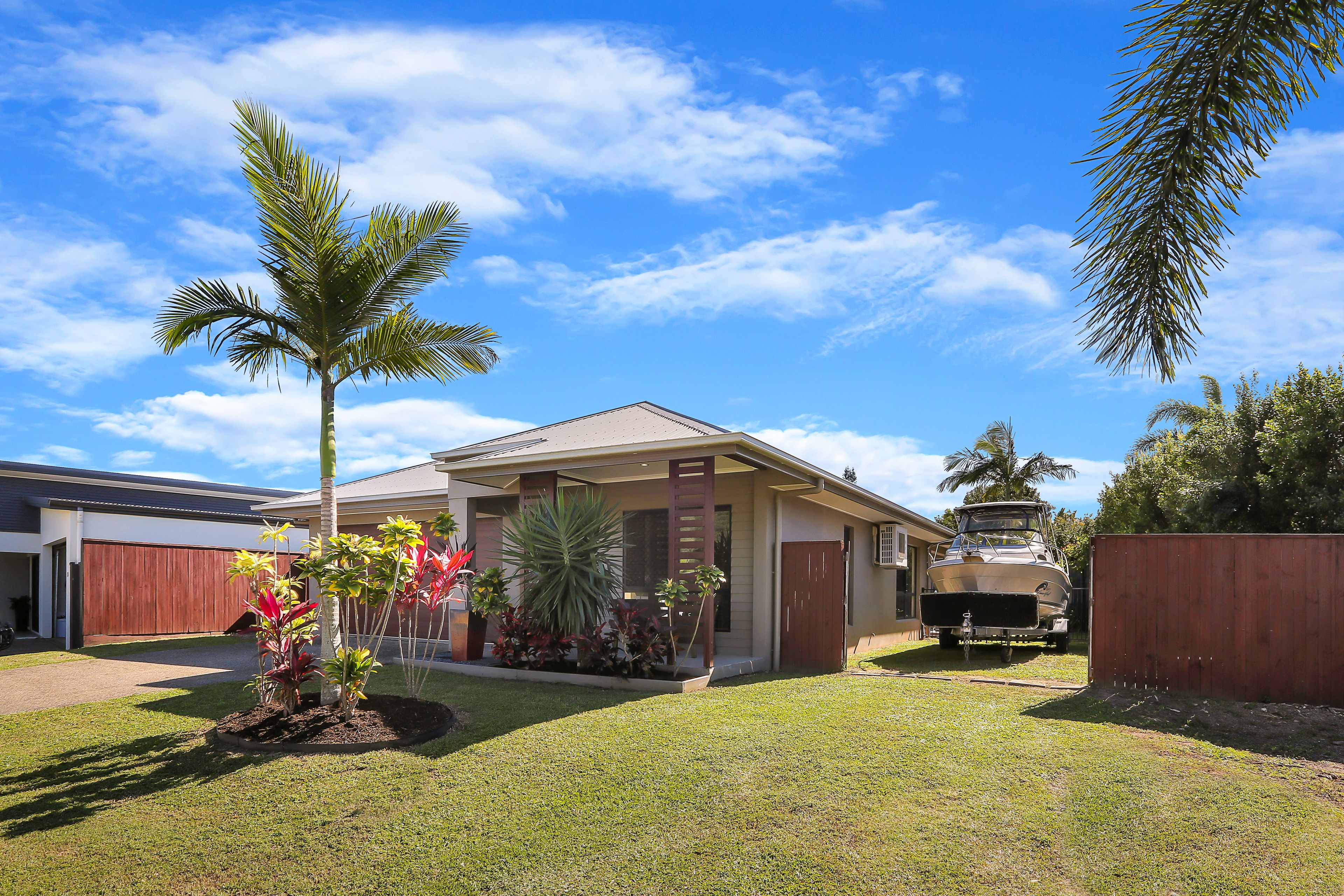 132 ROBERTS DRIVE, TRINITY BEACH, 4879