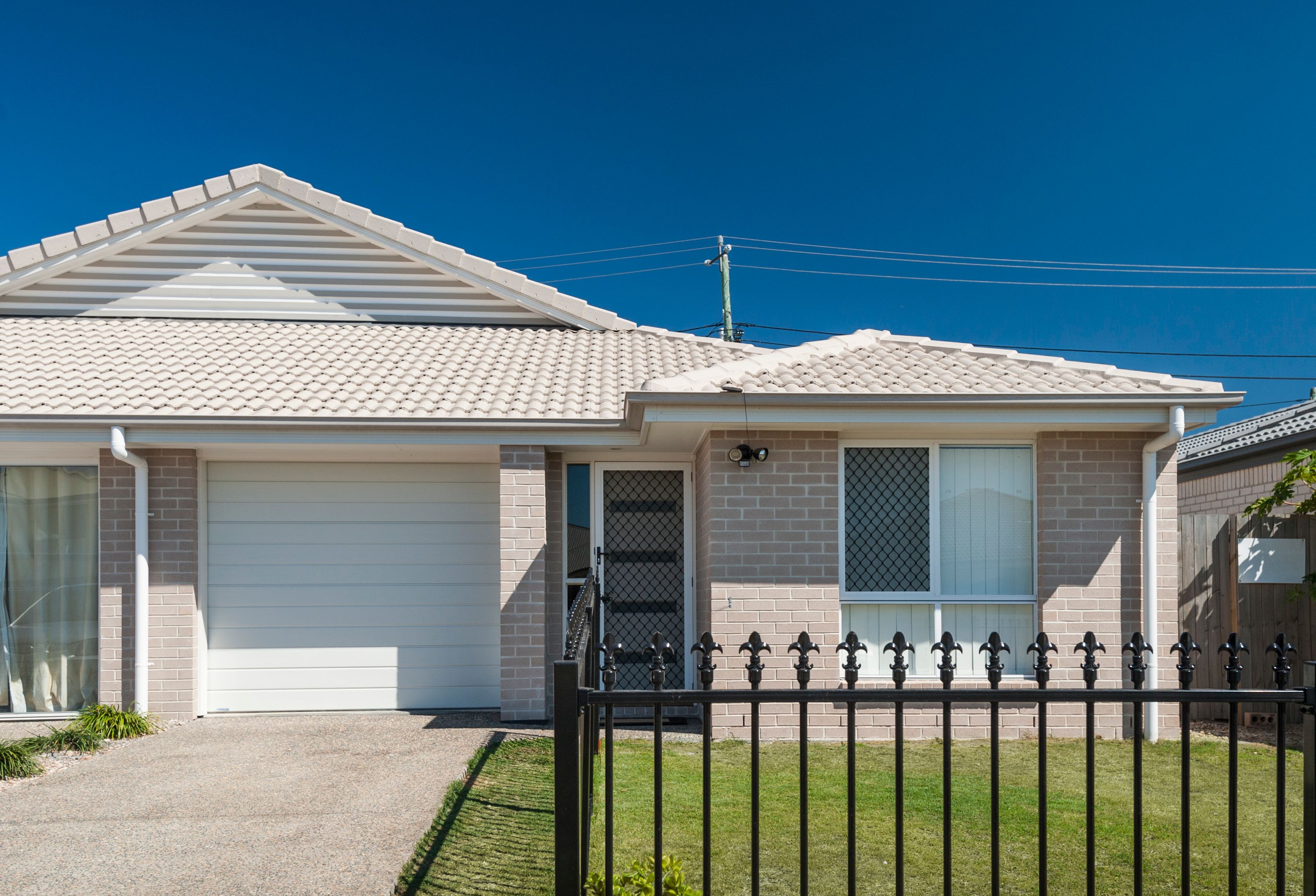 82 SOUTH QUARTER DRIVE, LOGANLEA, 4131