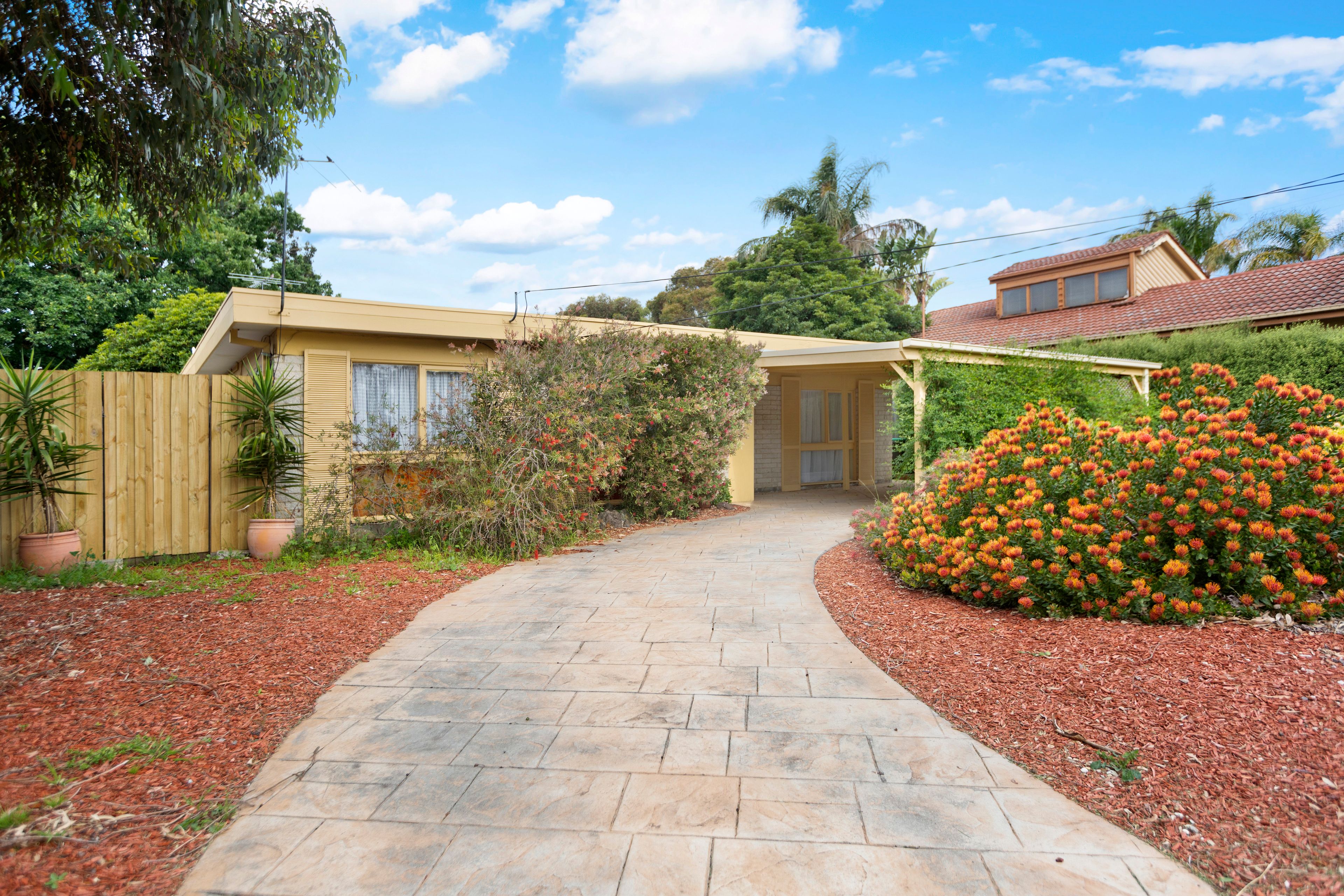 14 MYRTLE STREET, LANGWARRIN, 3910