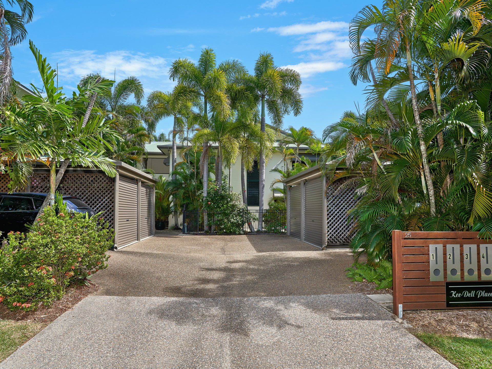 1/25 AMPHORA STREET, PALM COVE, 4879