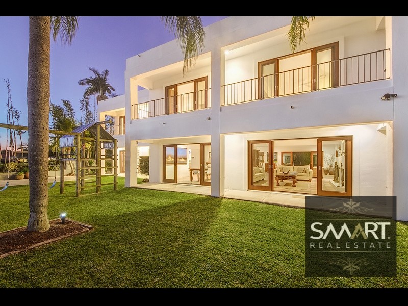 3 FLORENCE COURT, ISLE OF CAPRI, 4217