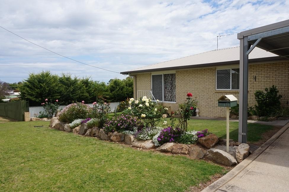  2/121 LOCKE STREET, WARWICK, 4370