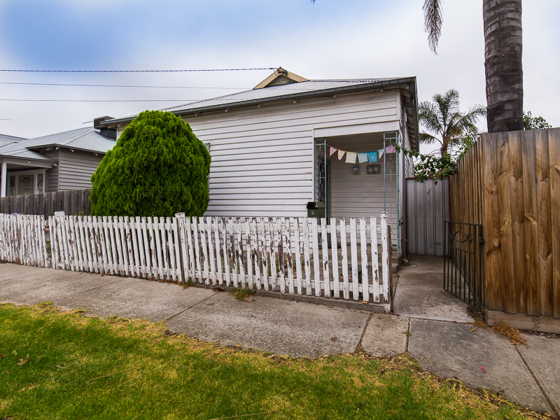 5 LAWRENCE STREET, SEDDON, 3011