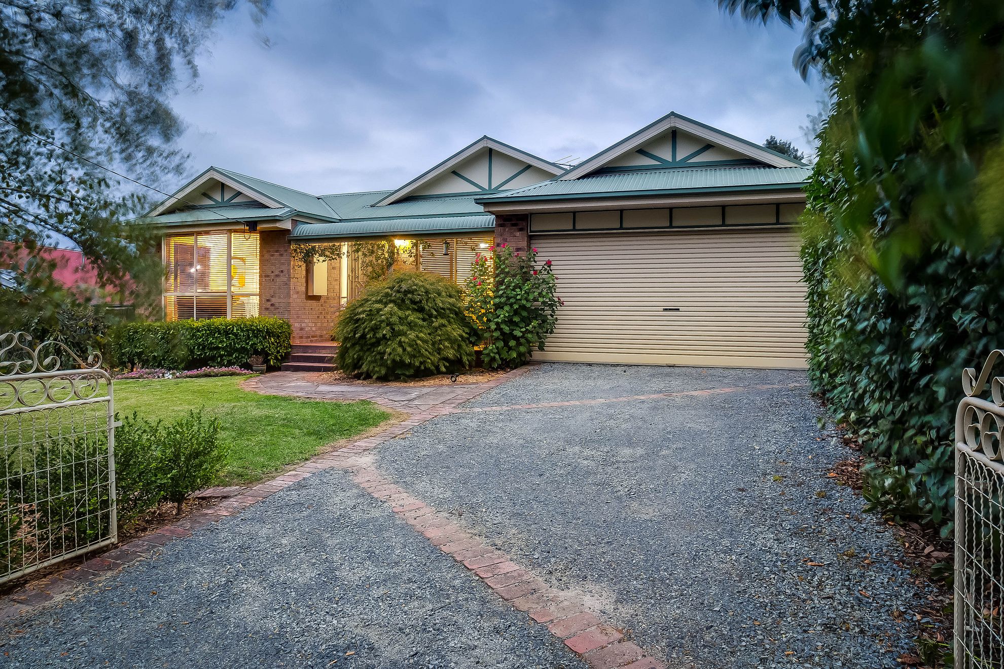 114 FERNHILL ROAD, MOUNT EVELYN, 3796