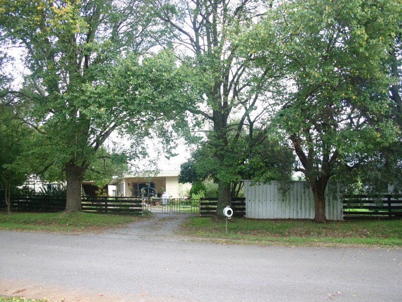4 COMMUNITY PLACE, ELLINBANK, 3821