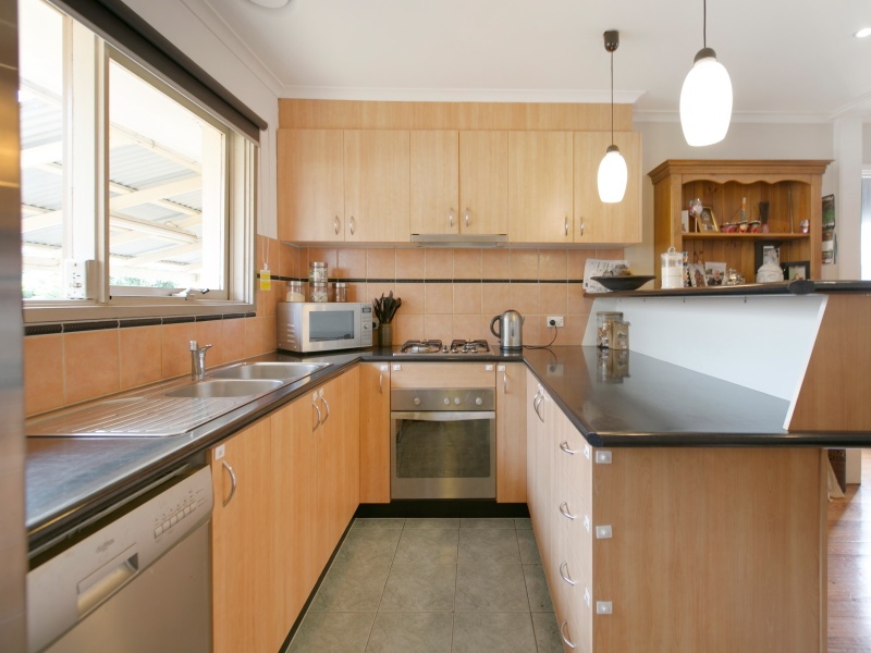 11 LLOYD STREET, LANGWARRIN, 3910