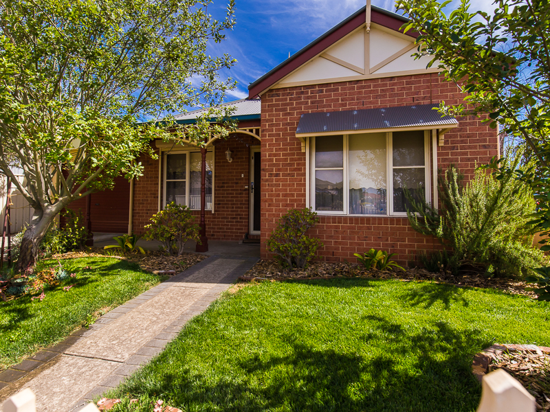 20 TAMBORINE WAY, CAROLINE SPRINGS, 3023