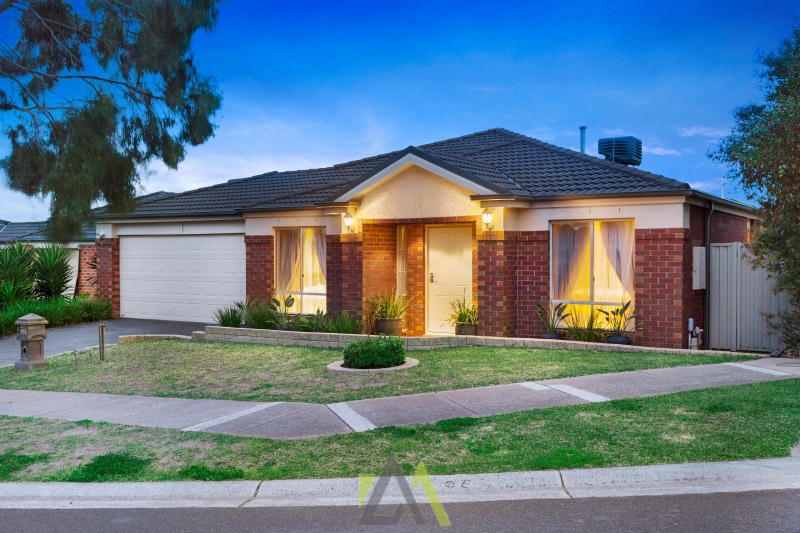 3 WINTON RETREAT, CRANBOURNE EAST, 3977