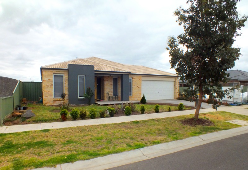 10 AVONWOOD AVENUE, WYNDHAM VALE, 3024