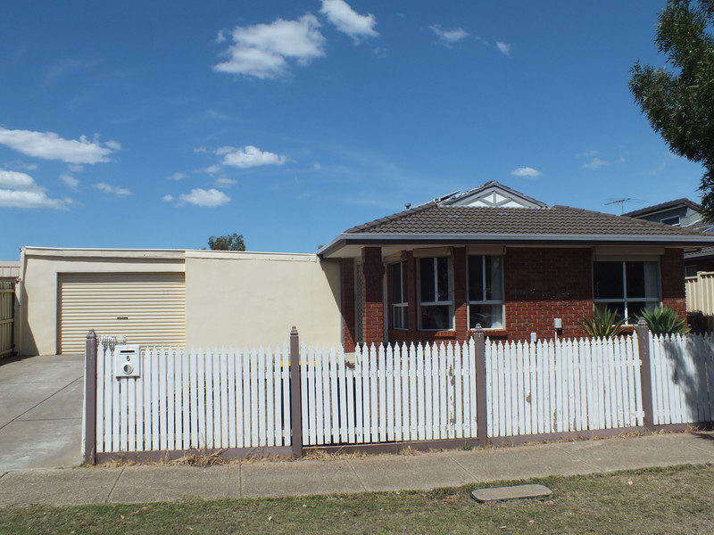 5 FLINDERS CRESCENT, WYNDHAM VALE, 3024