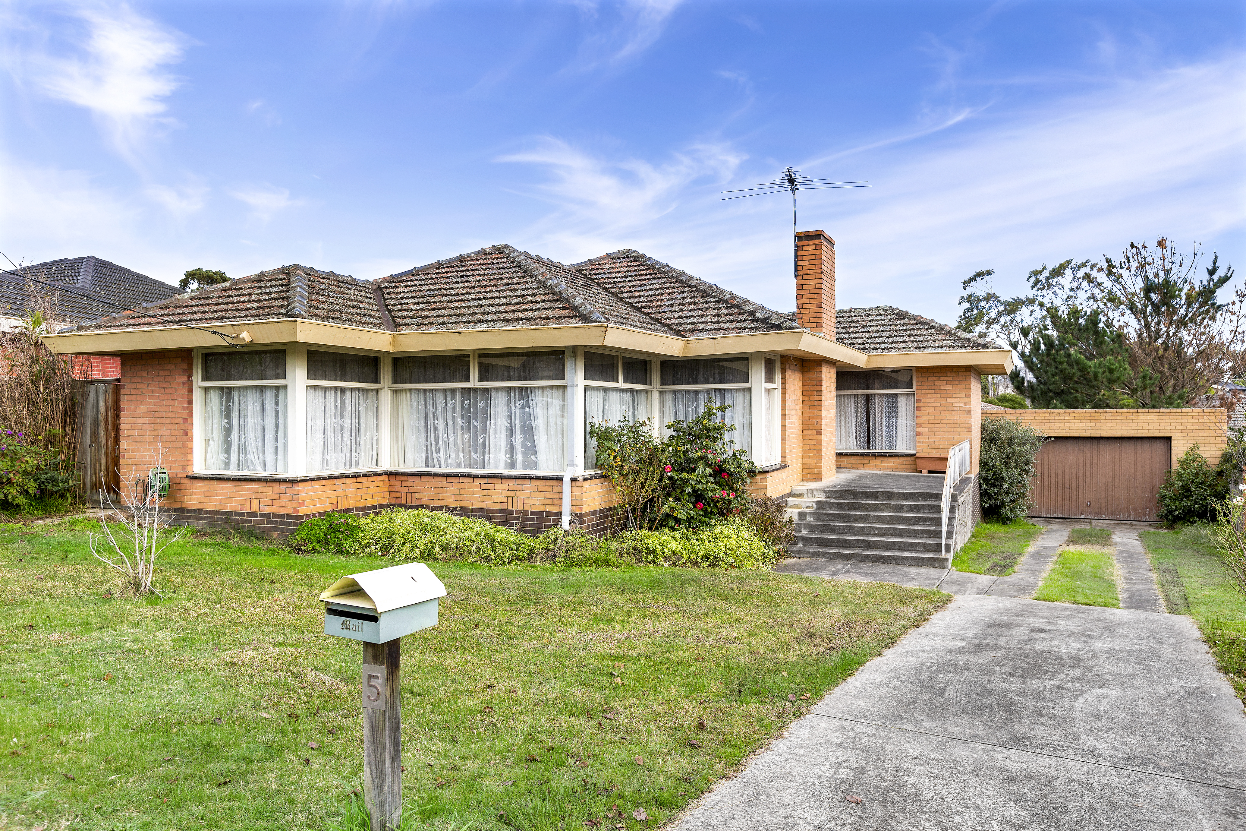 5 AMINGA AVENUE, DONCASTER EAST, 3109