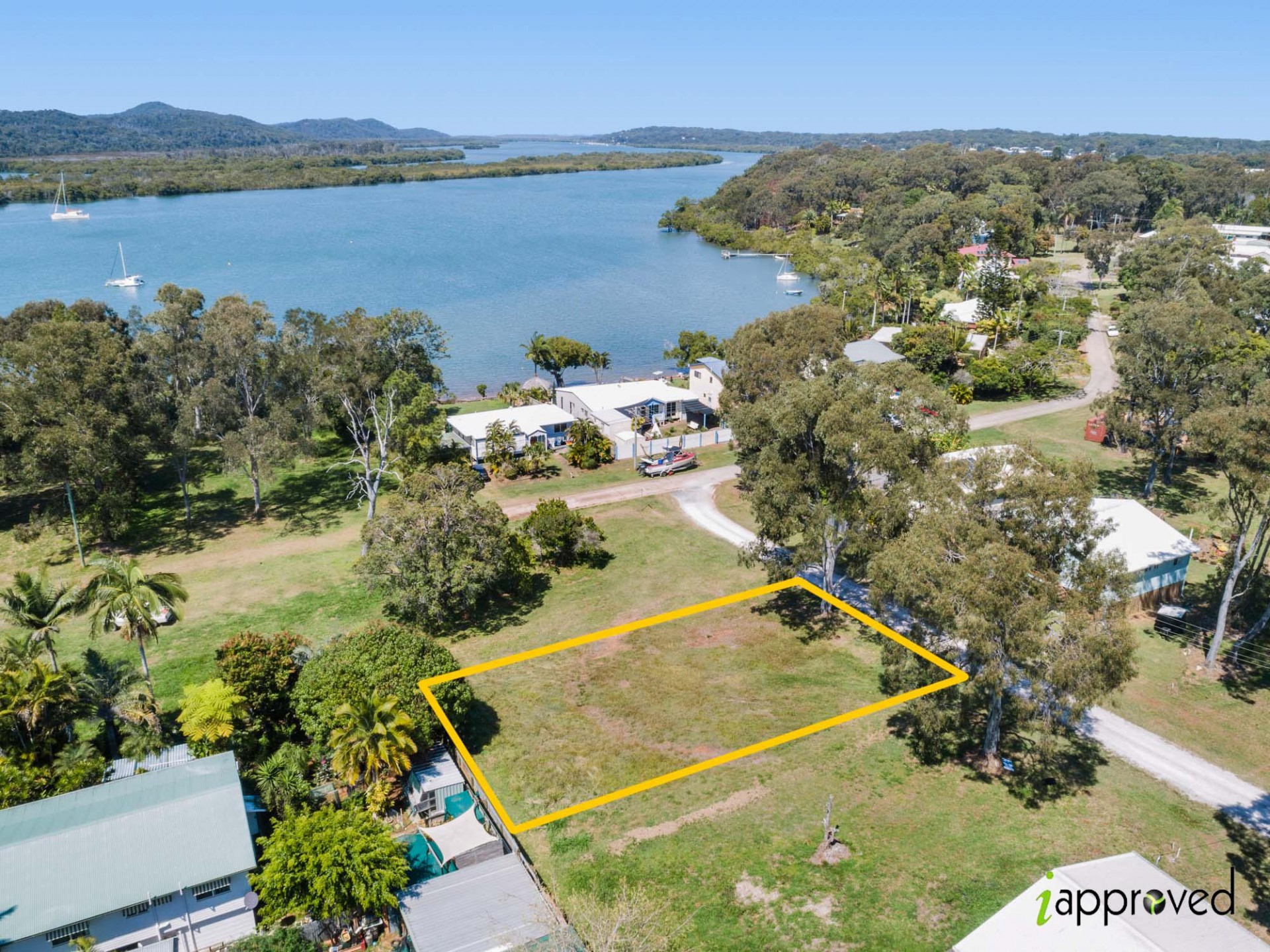 37 ZEPHYR STREET, RUSSELL ISLAND, 4184