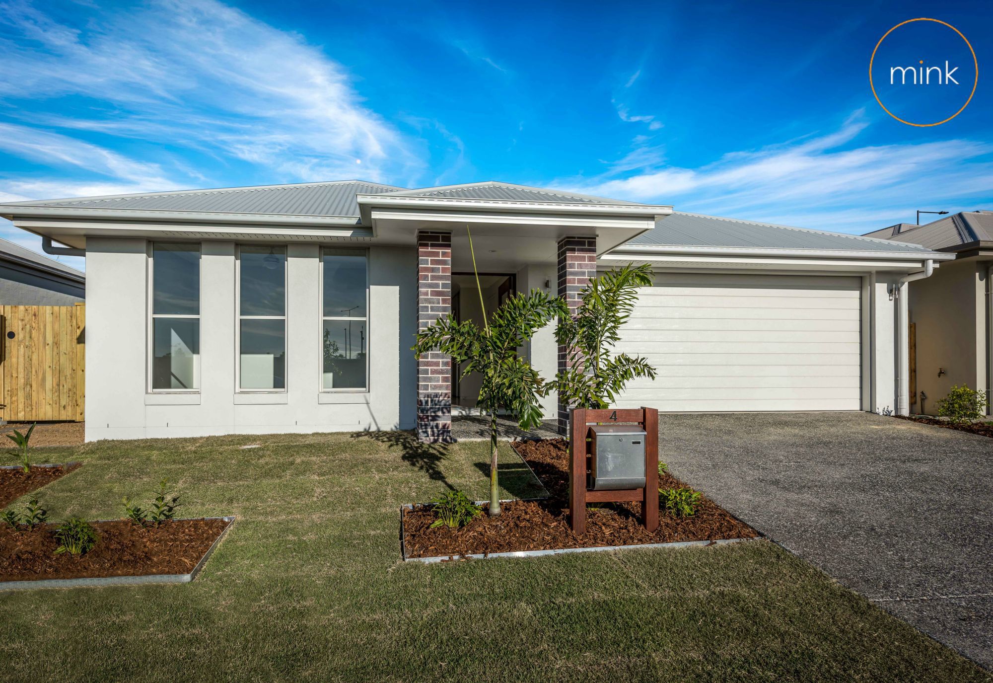 4 BANKS CRESCENT, CALOUNDRA WEST, 4551 4 BANKS CRESCENT, CALOUNDRA WEST, 4551