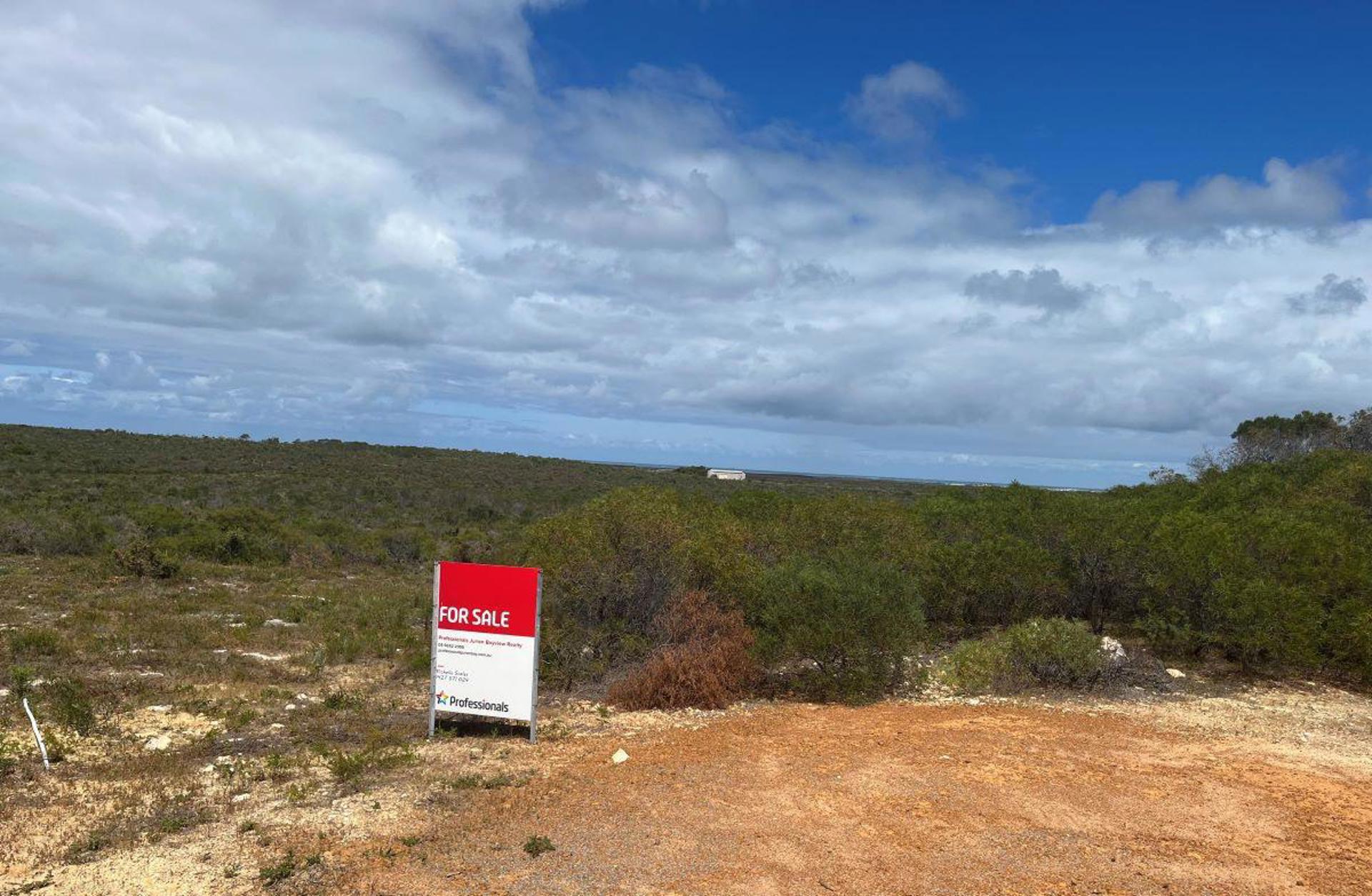 198 RIDGE WAY, JURIEN BAY, 6516