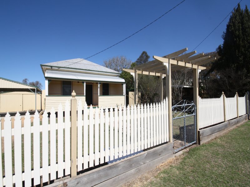 2 PRATTEN STREET, WARWICK, 4370