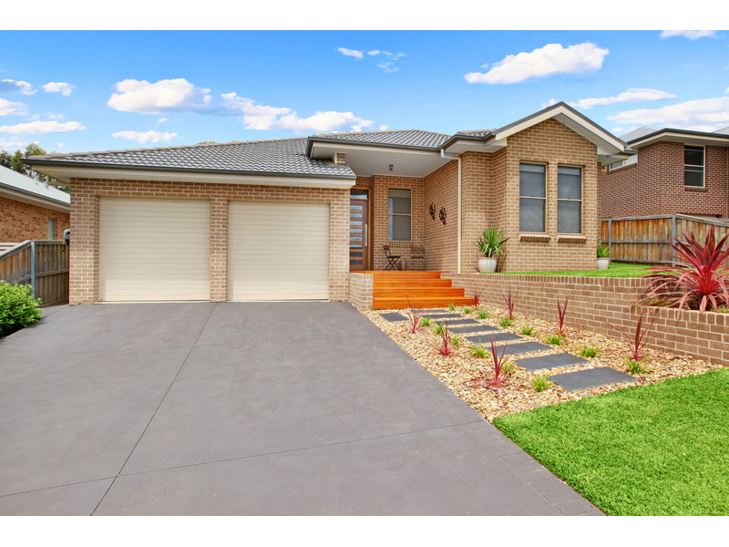 8 MCMAHON PARADE, CAMDEN PARK, 2570