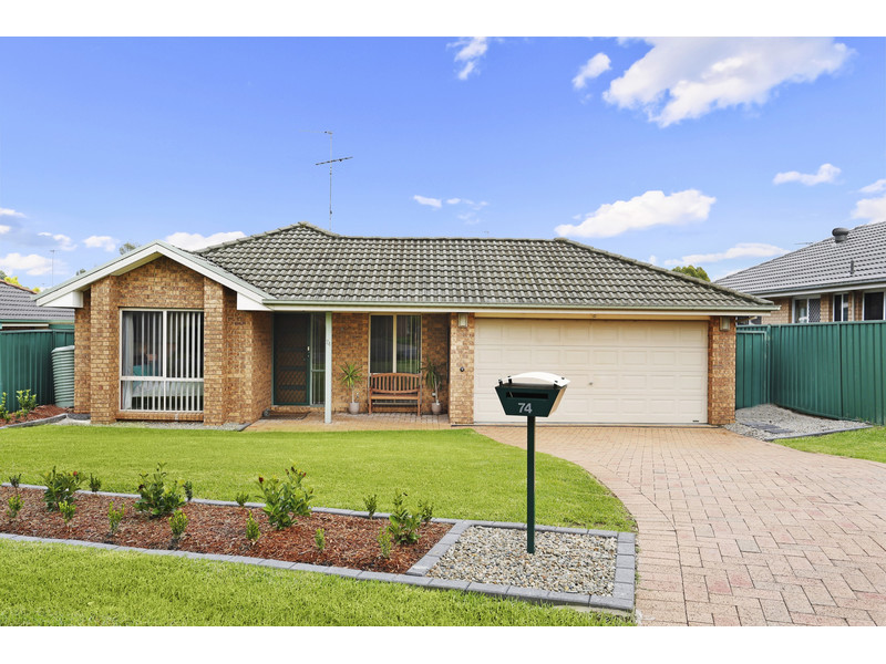 74 TRAMWAY DRIVE, CURRANS HILL, 2567