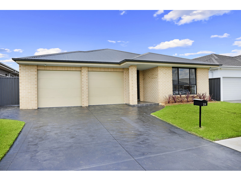 24 KAVANAGH STREET, GREGORY HILLS, 2557