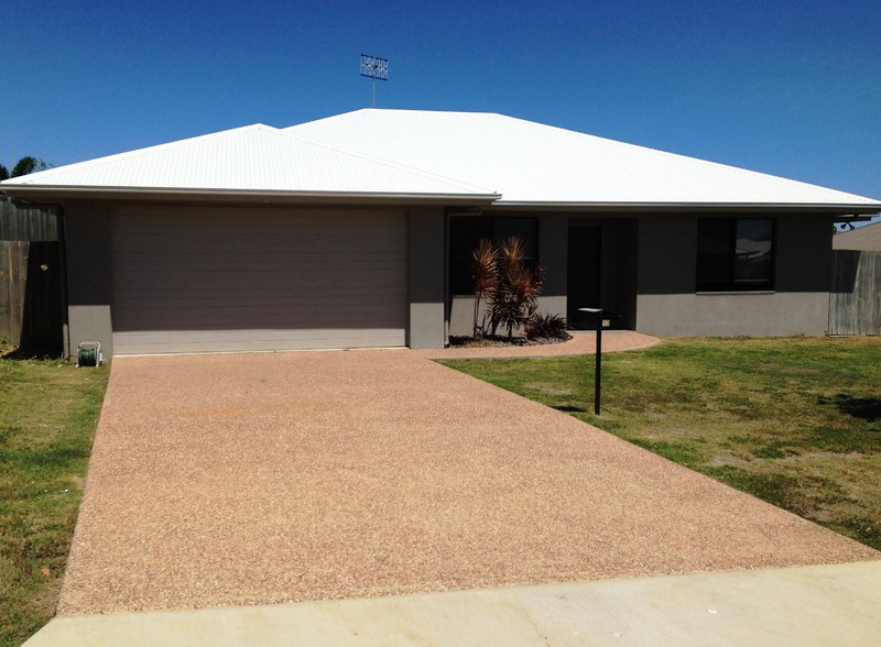 13 COWRIE COURT, BUSHLAND BEACH, 4818