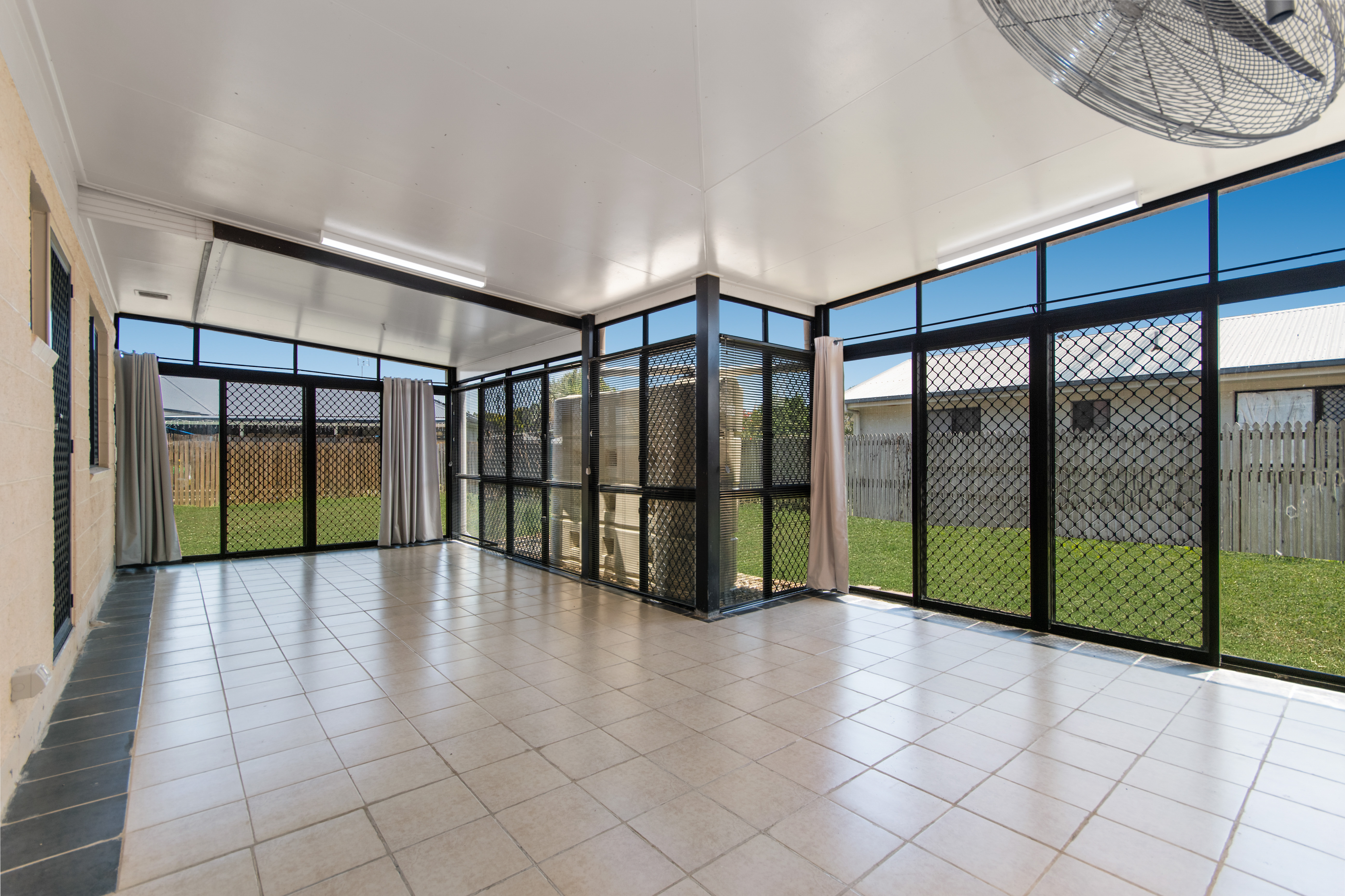 239 PINNACLE DRIVE, RASMUSSEN, 4815