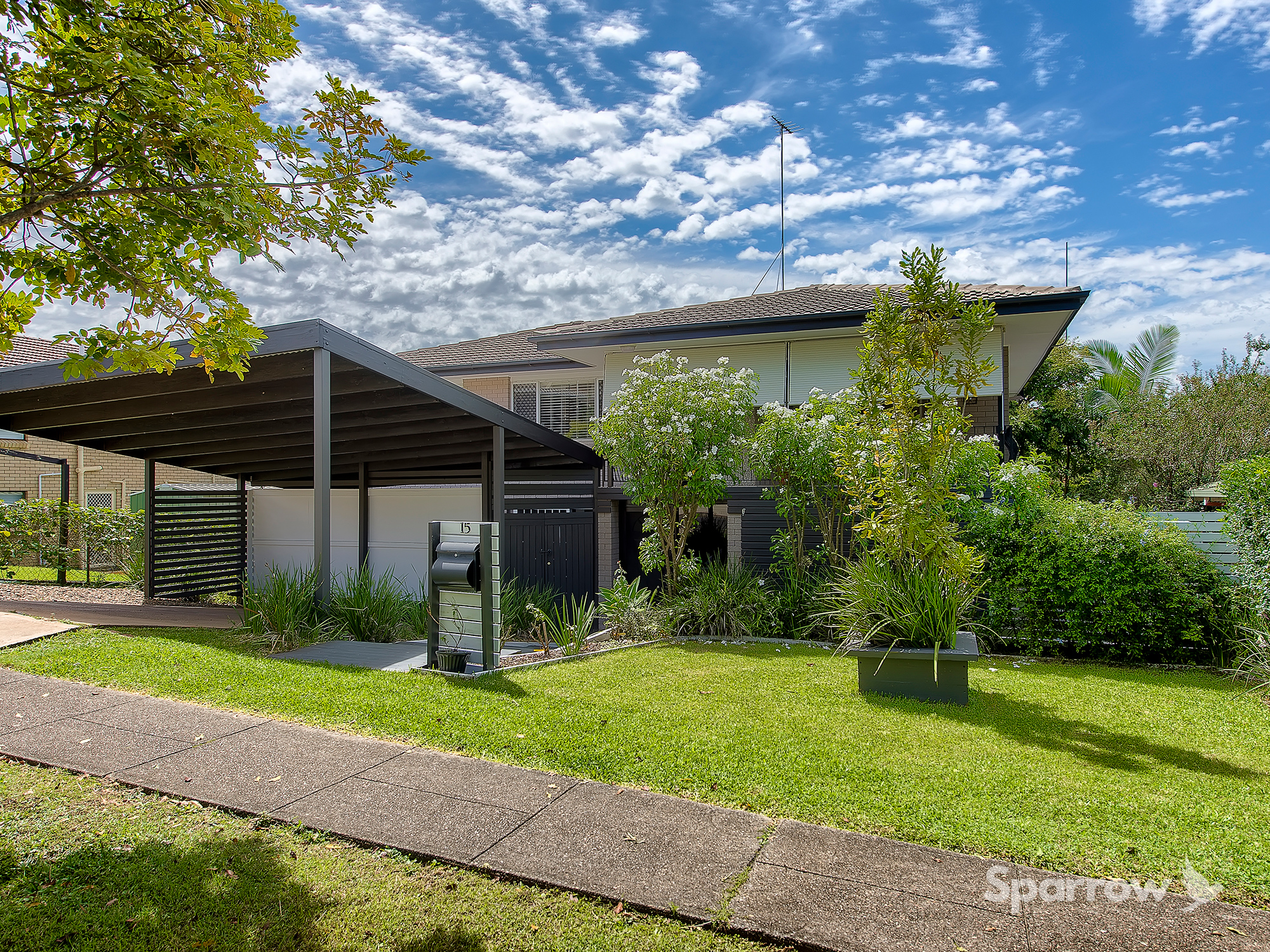 15 HONEYSUCKLE STREET, MANSFIELD, 4122