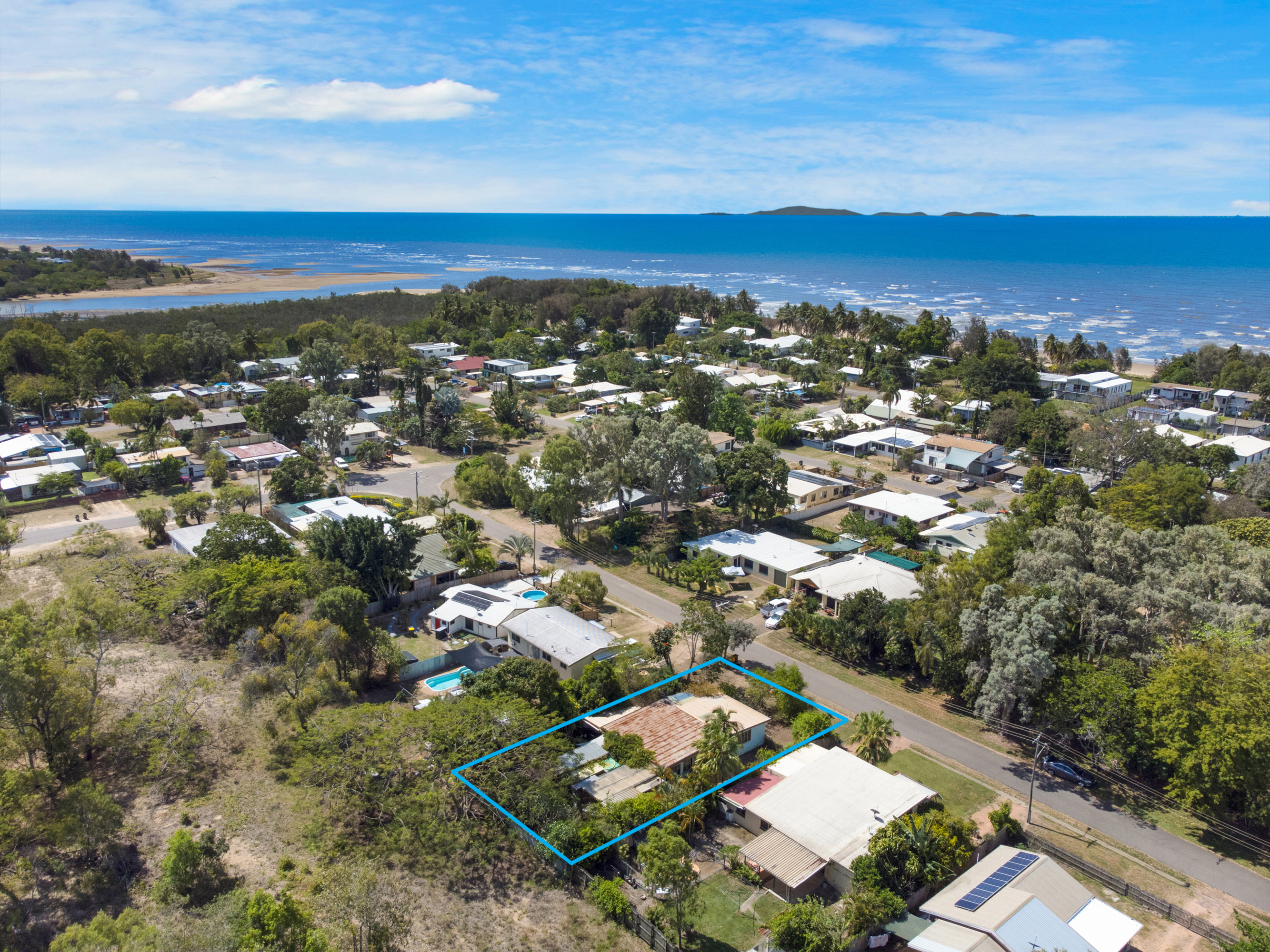 9 LAGOON CRESCENT, SAUNDERS BEACH, 4818