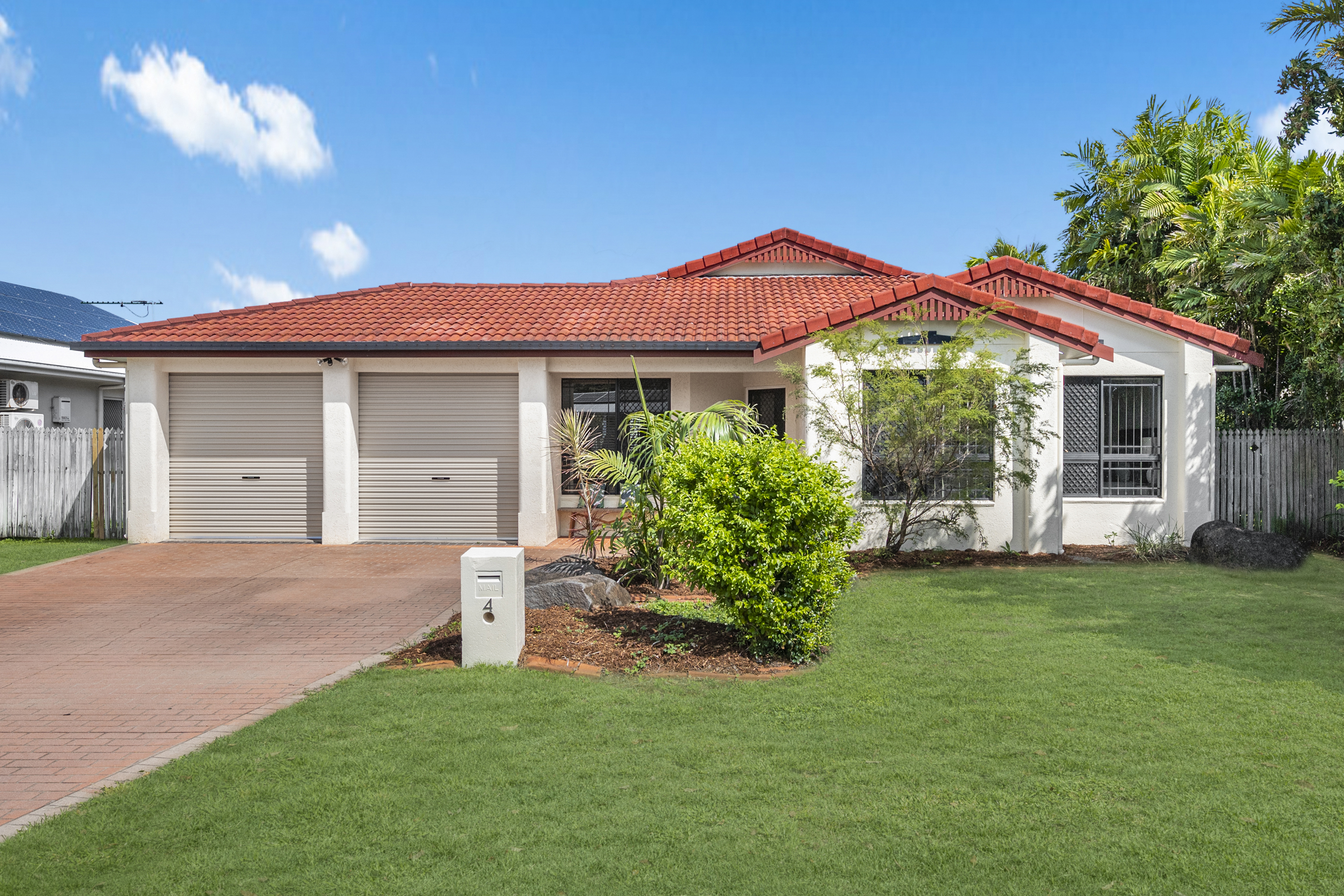 4 SUTHERLAND STREET, ANNANDALE, 4814