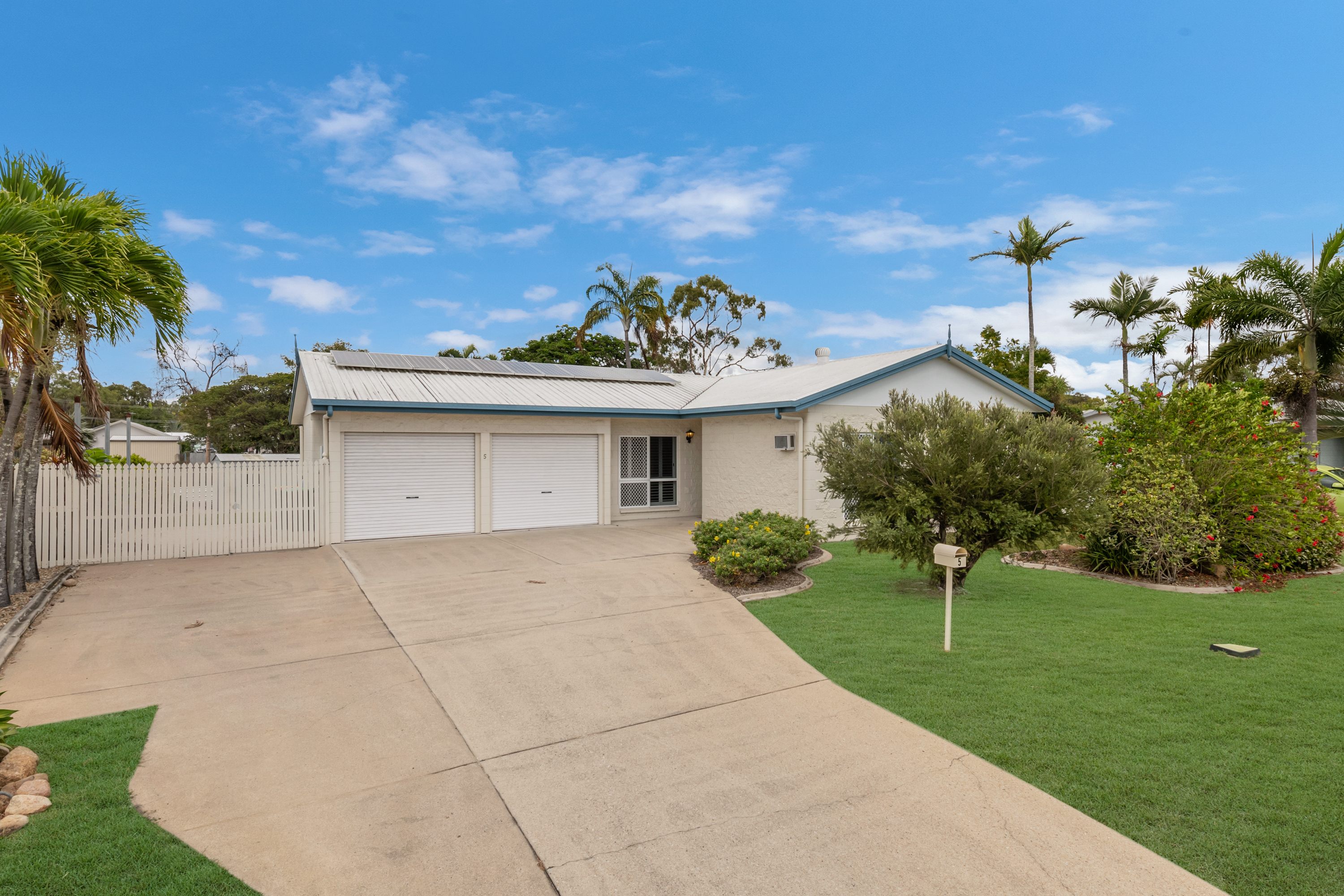 5 CALYPSO COURT, BURDELL, 4818