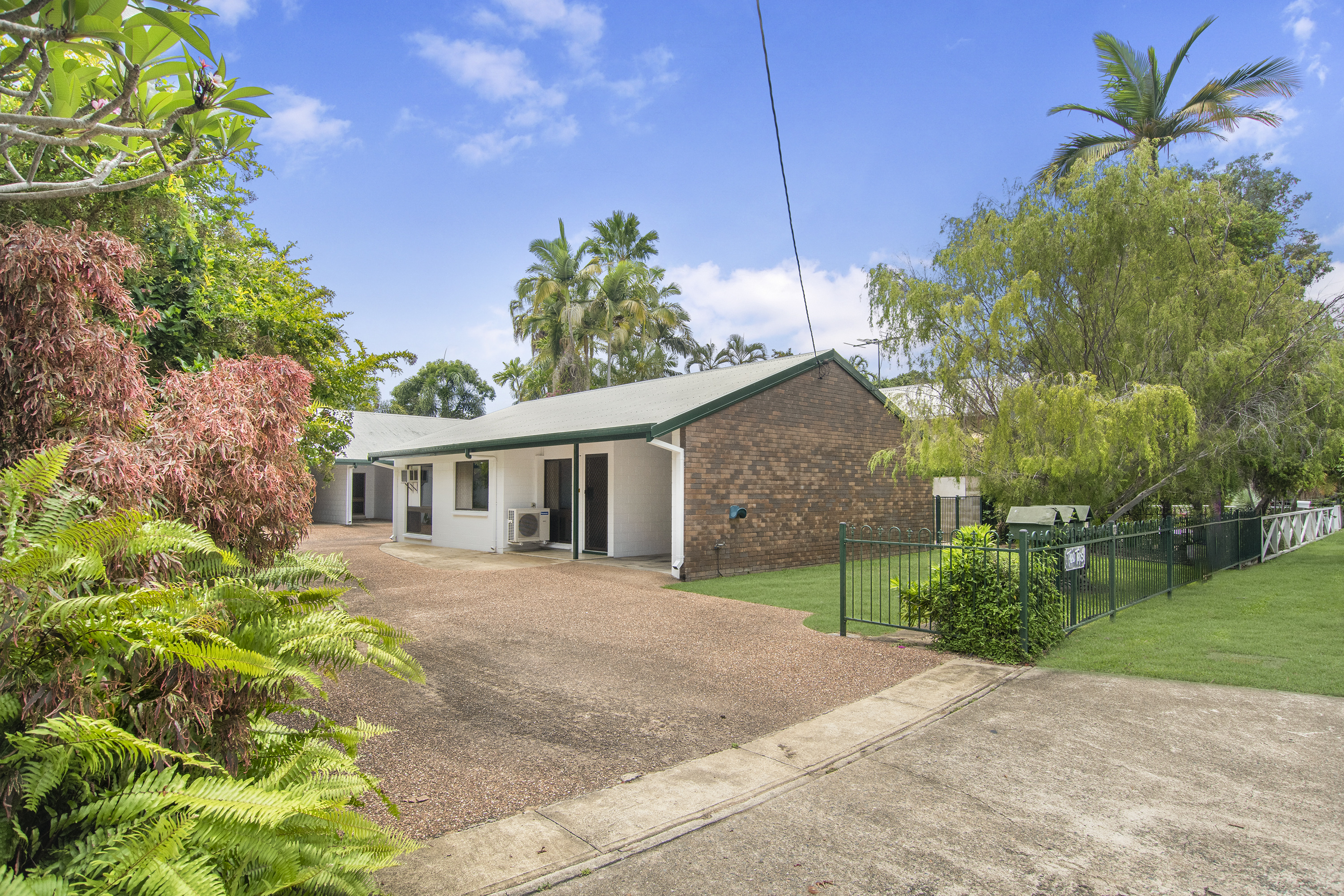 1/27 ARMSTRONG STREET, HERMIT PARK, 4812