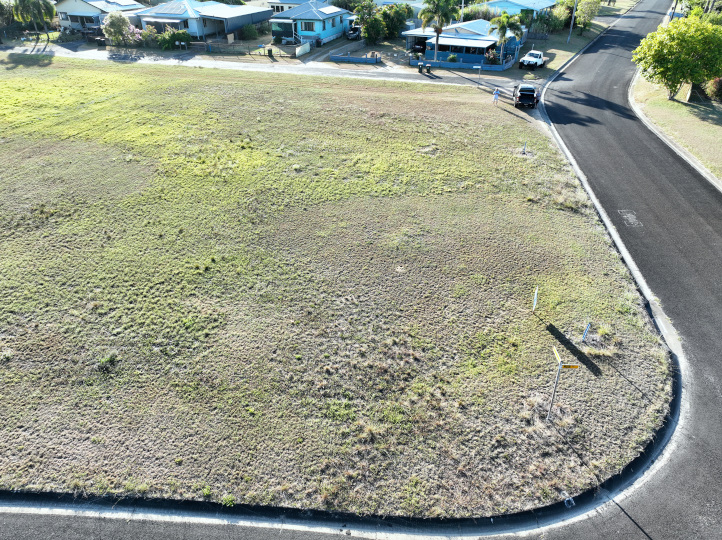 11 MUIR STREET, TULLY HEADS, 4854