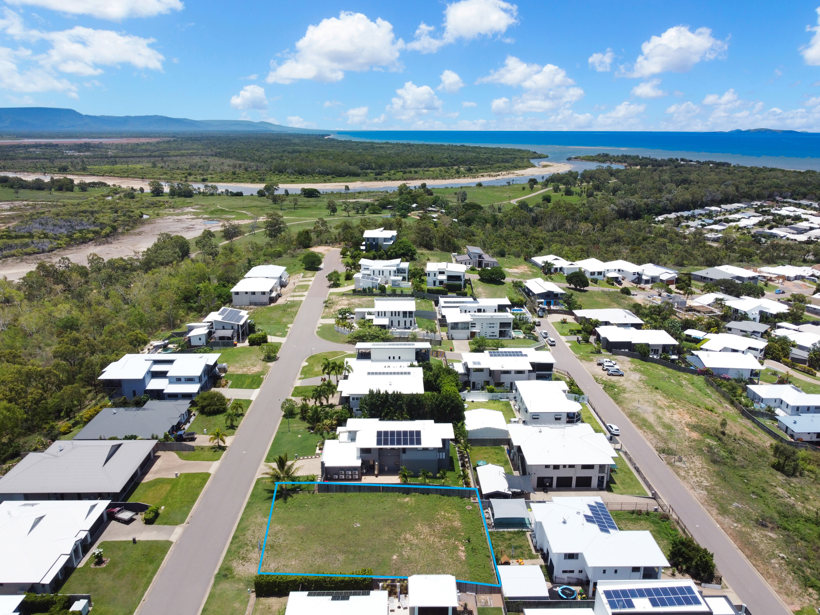 114 GOICOECHEA DRIVE, BUSHLAND BEACH, 4818