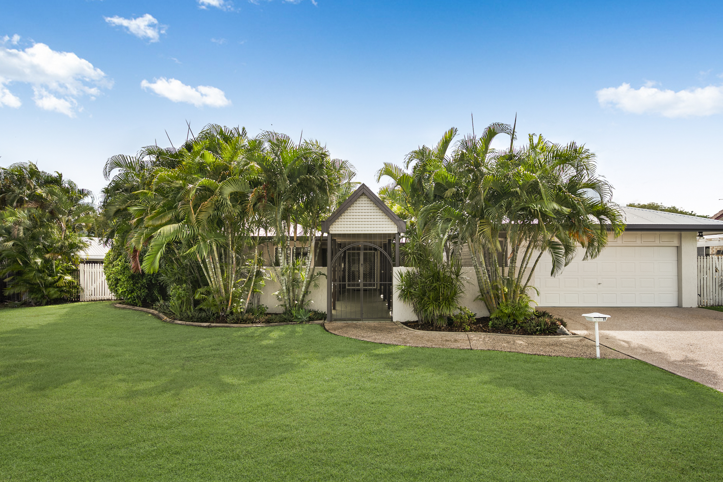 11 EUCALYPTUS AVENUE, ANNANDALE, 4814