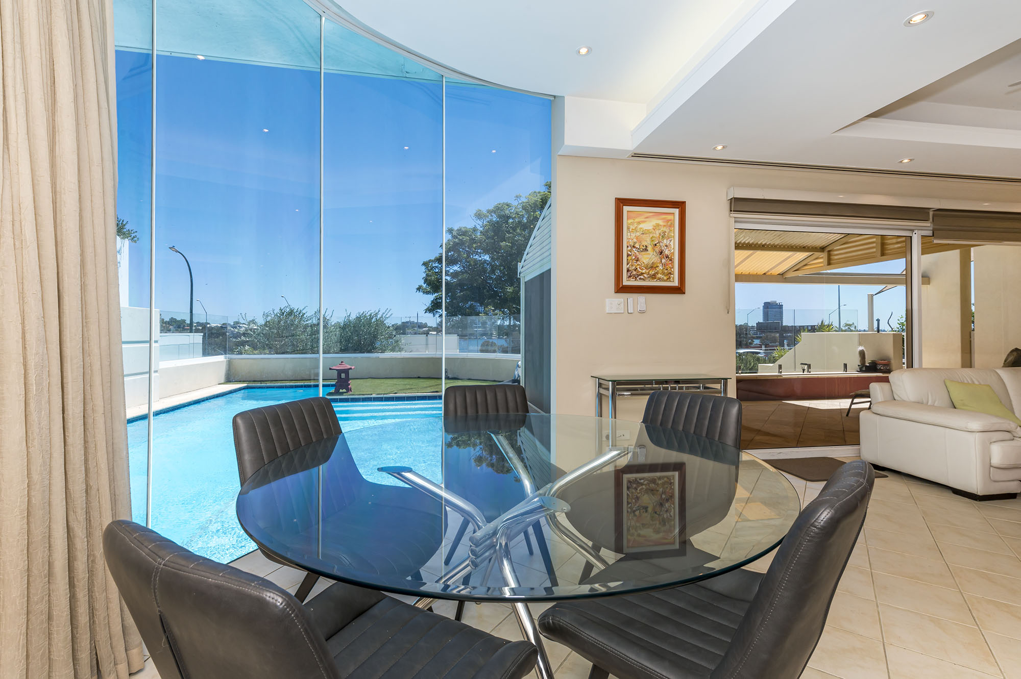 12 CANNING PARADE, COMO, 6152